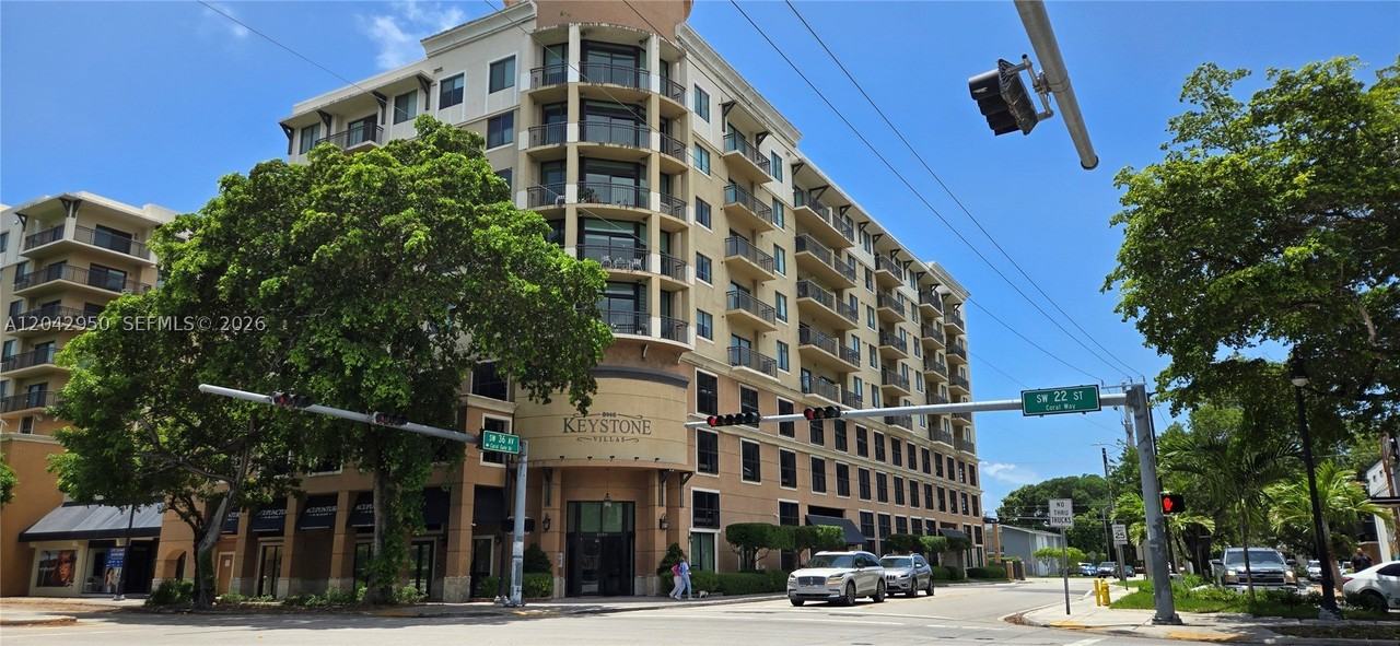 3590 Coral Way #902