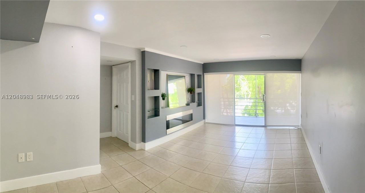 4255 N University Dr #304