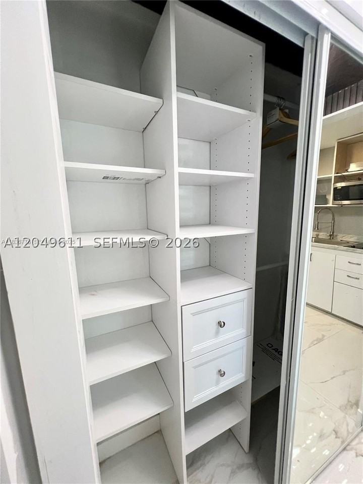 511 N 70th Way - Photo 4 of 9