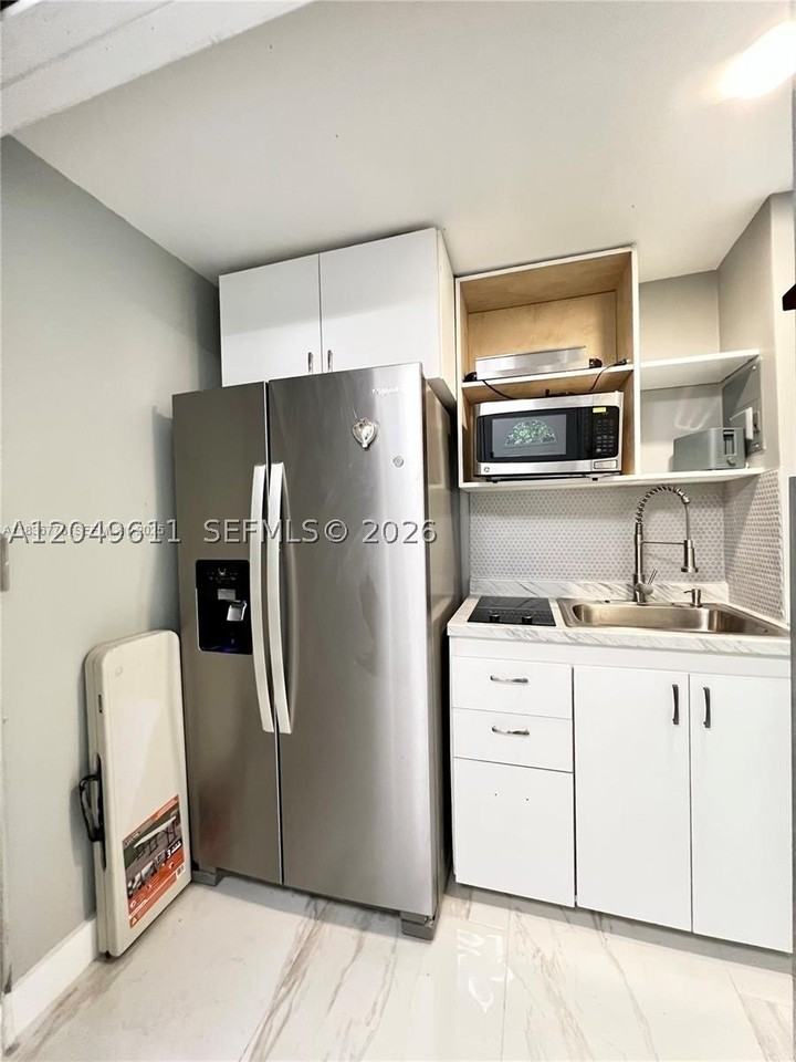 511 N 70th Way - Photo 5 of 9