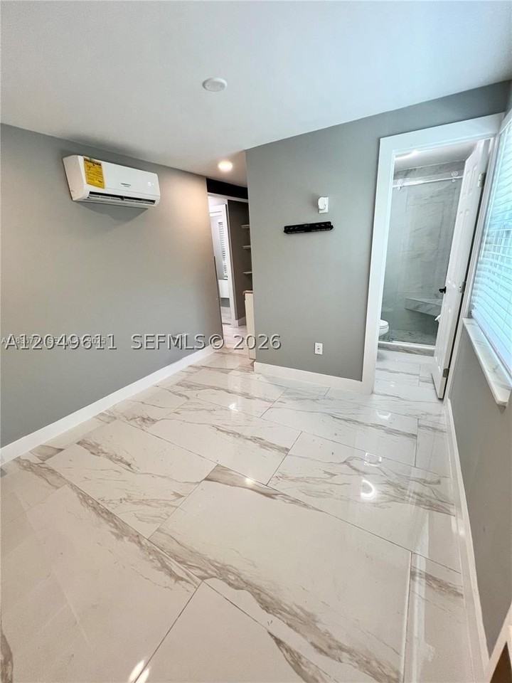 511 N 70th Way - Photo 7 of 9