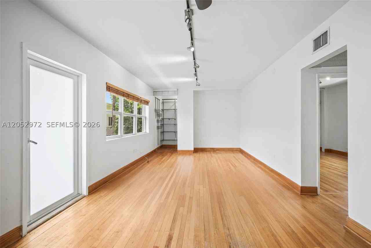 1100 Venetian Way #2B - Photo 4 of 28