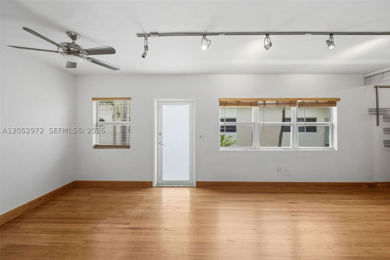 1100 Venetian Way #2B - Photo 6 of 28