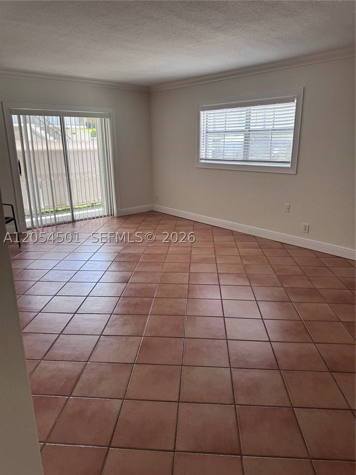 6705 N Kendall Dr #301 - Photo 4 of 10
