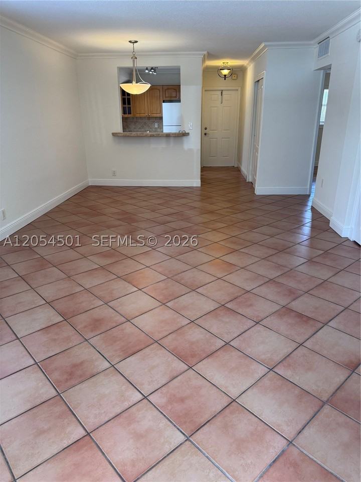 6705 N Kendall Dr #301 - Photo 5 of 10