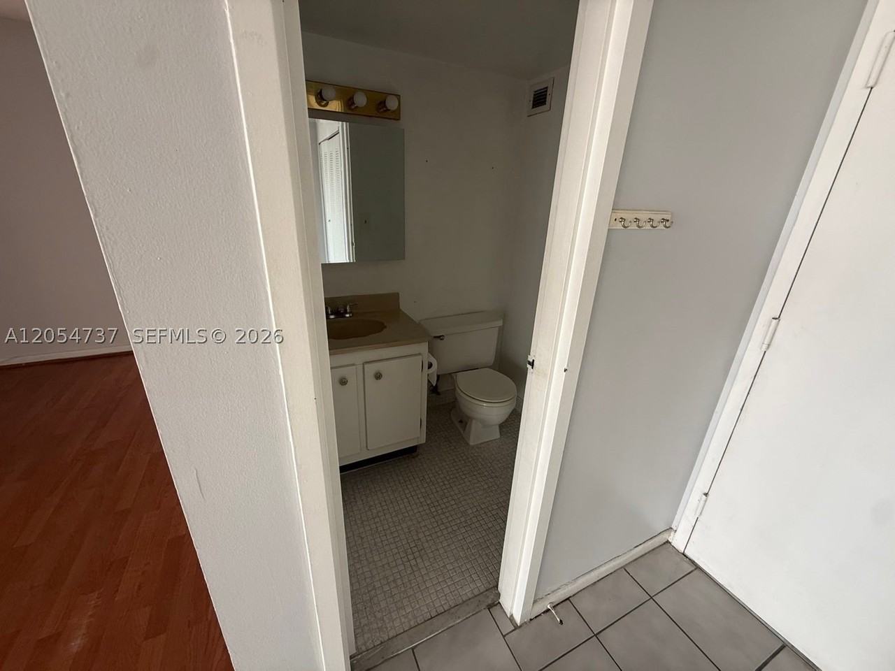 16919 N Bay Rd #912 - Photo 4 of 11