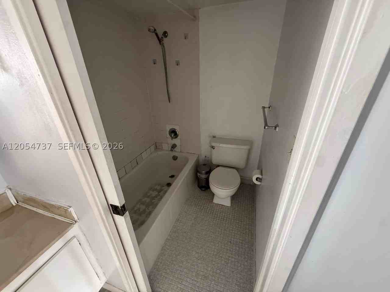 16919 N Bay Rd #912 - Photo 7 of 11