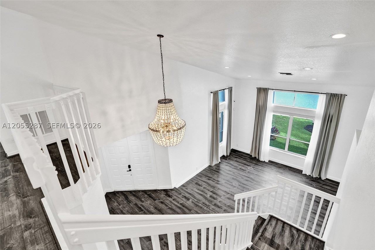 740 Cypress Pointe Dr E - Photo 5 of 36
