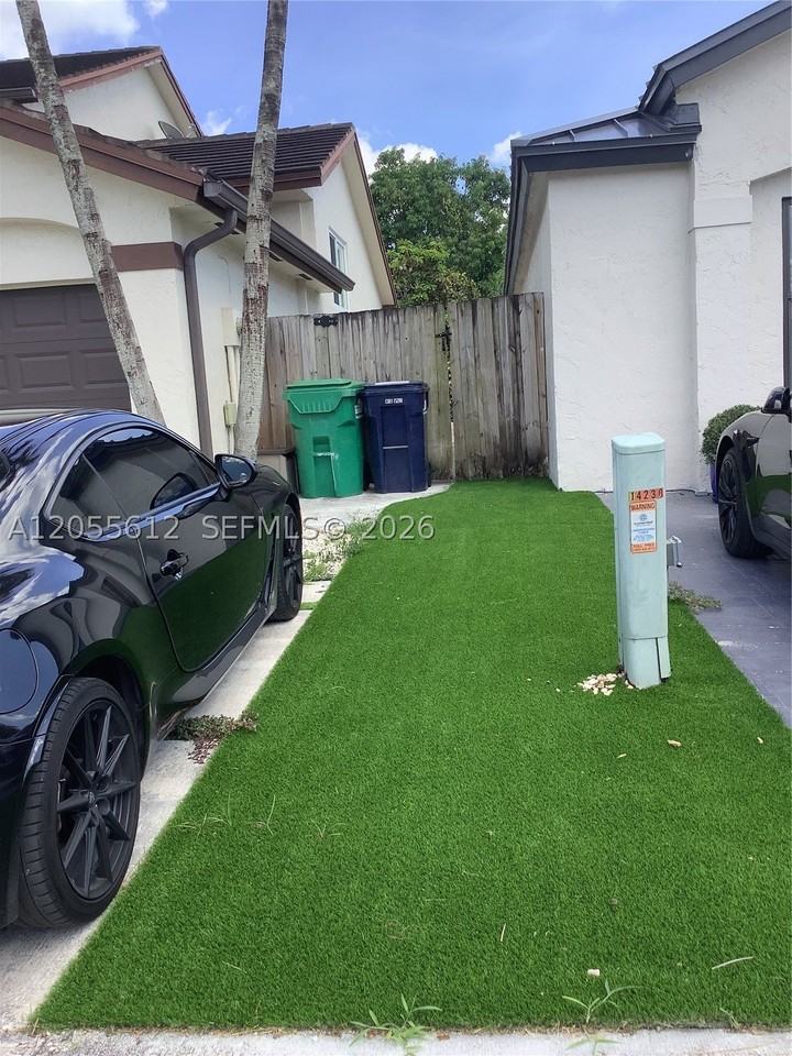 14230 Sw 91st St - Photo 3 of 12