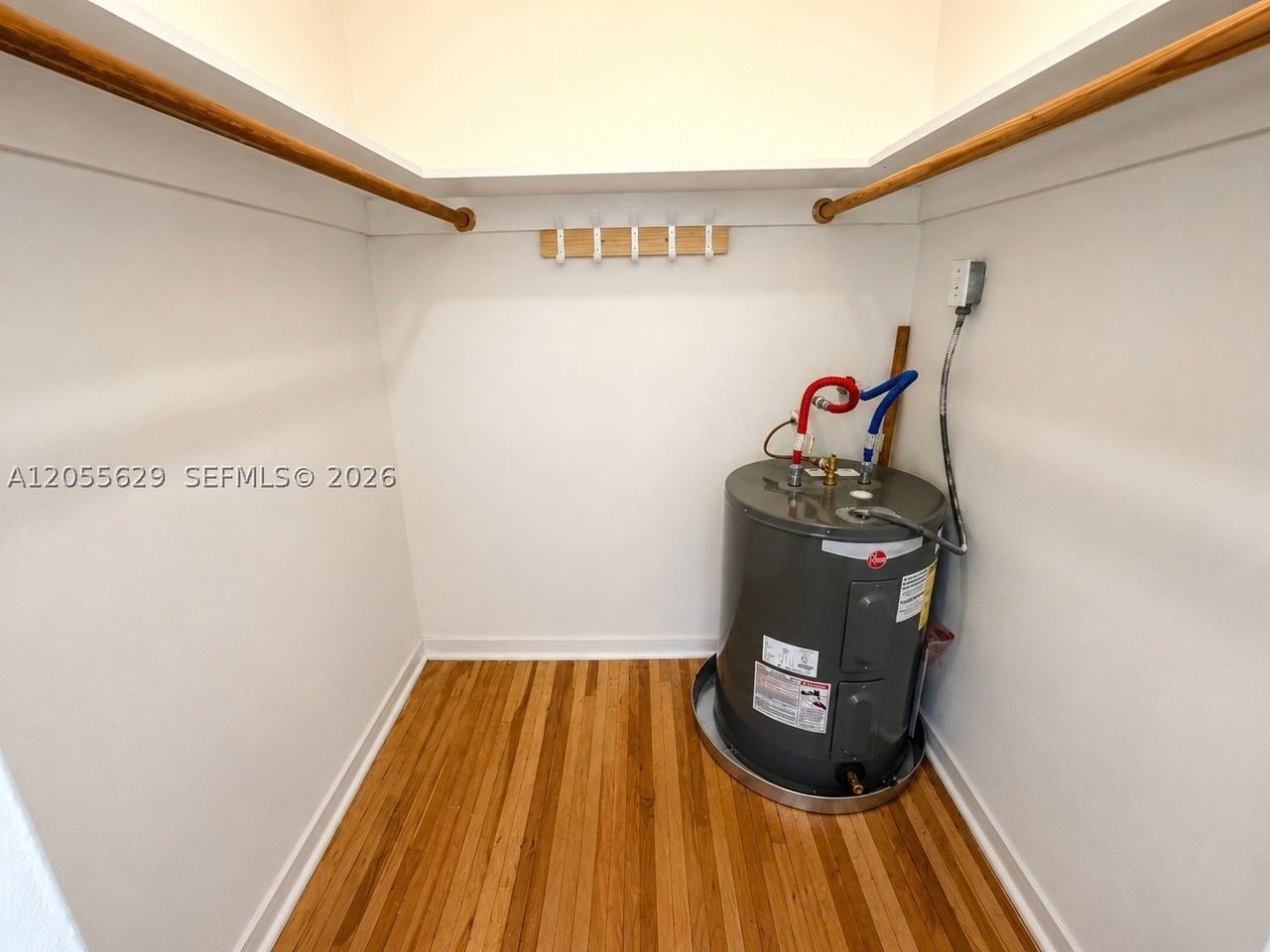 34 Madeira Ave #5 - Photo 3 of 6