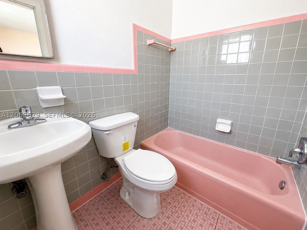 34 Madeira Ave #5 - Photo 4 of 6