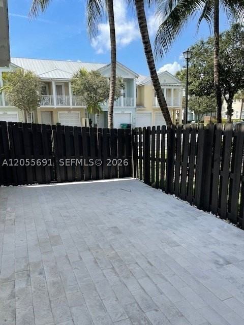 10731 Nw 74th Ter - Photo 4 of 30