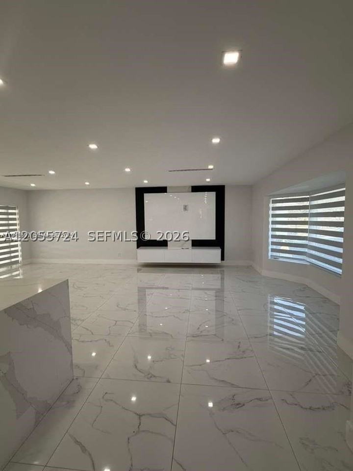 19020 Sw 91st Ave - Photo 4 of 26