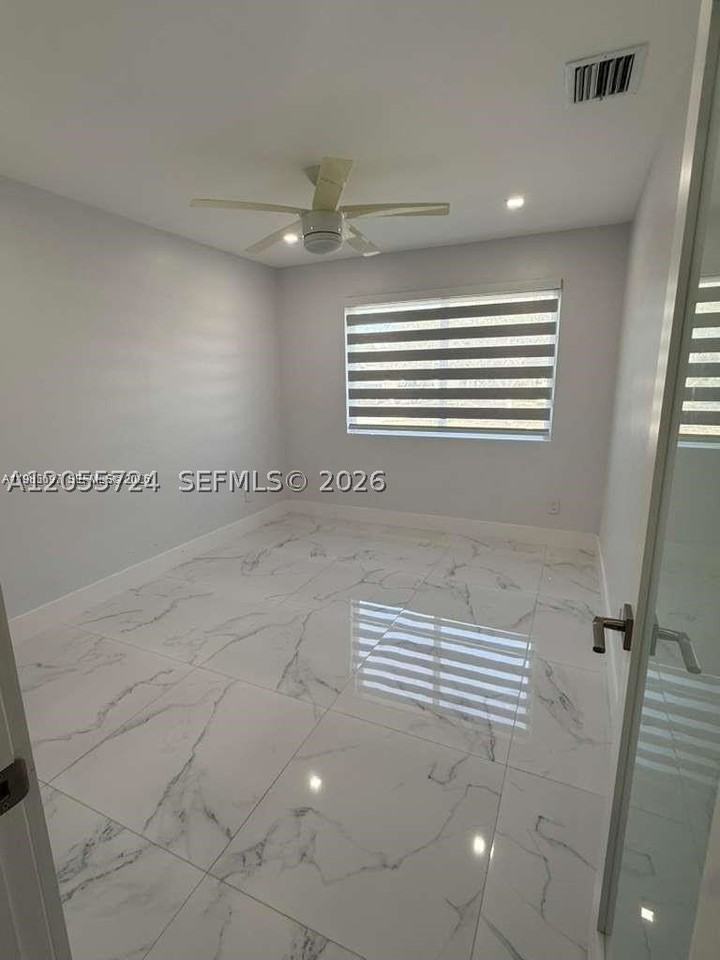 19020 Sw 91st Ave - Photo 7 of 26