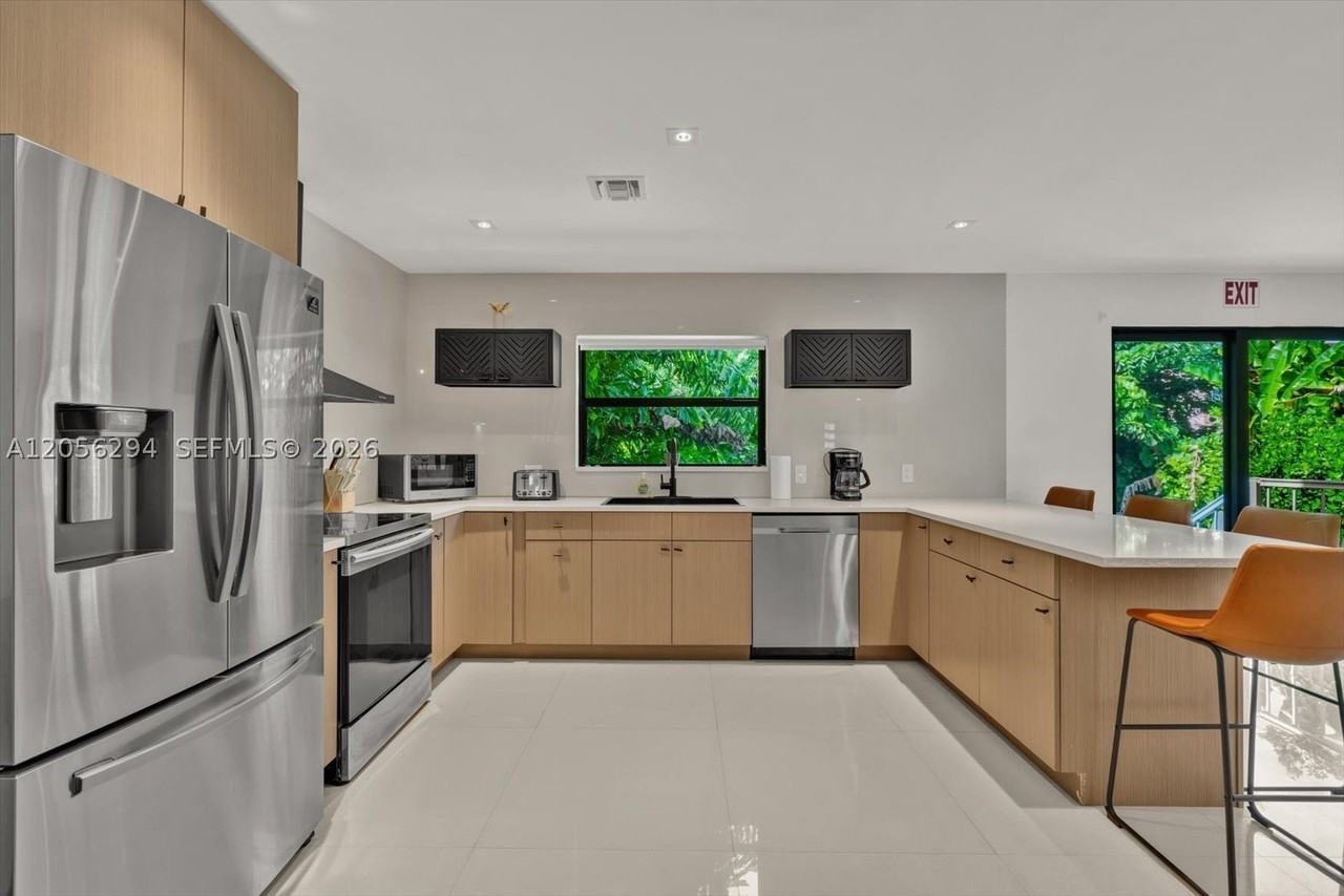 808 Sw 29th St - Photo 3 of 21