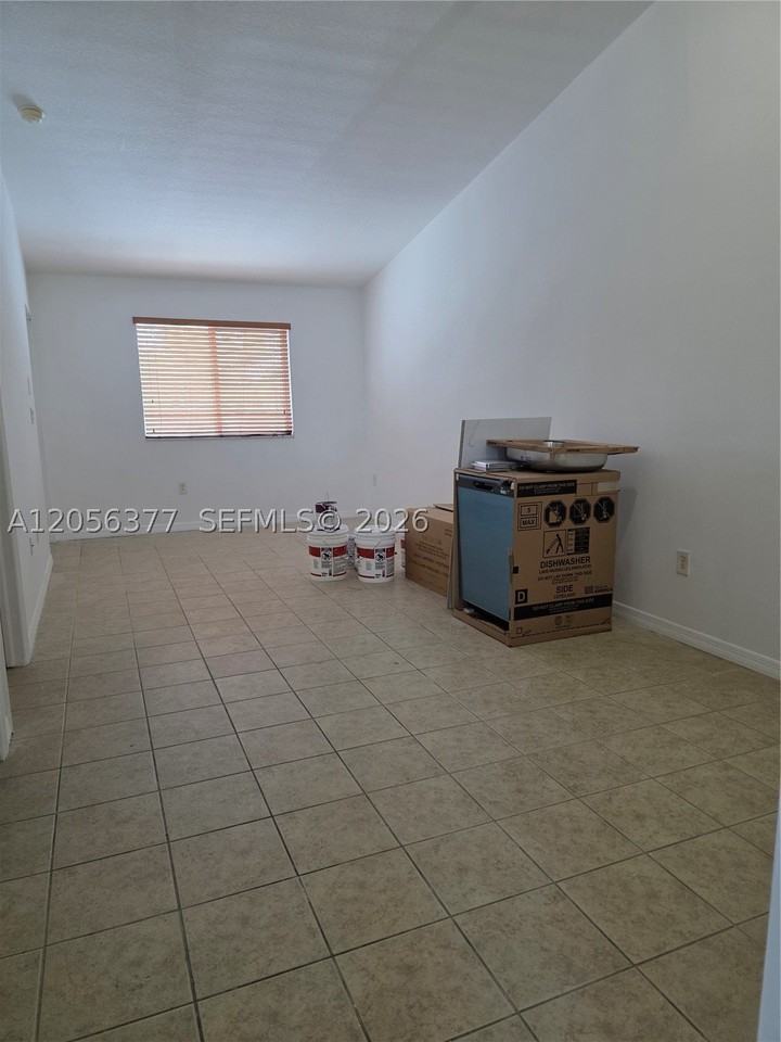 3415 Ne 9th Dr #202 - Photo 3 of 23