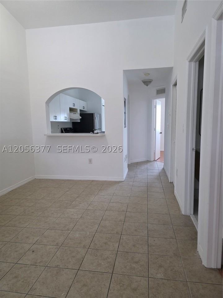3415 Ne 9th Dr #202 - Photo 4 of 23