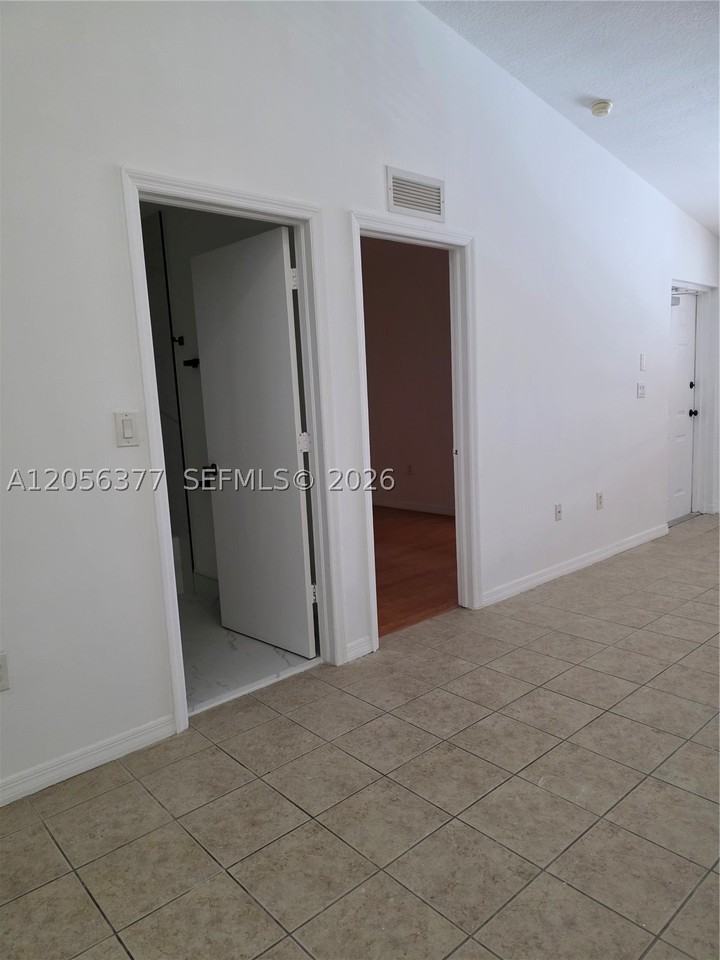 3415 Ne 9th Dr #202 - Photo 5 of 23