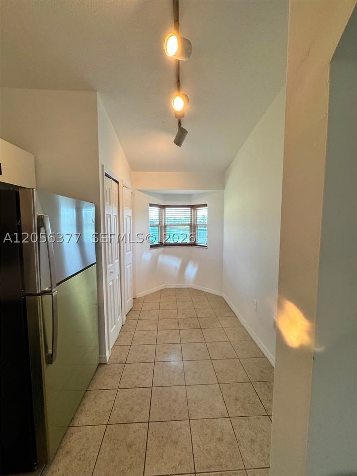 3415 Ne 9th Dr #202 - Photo 7 of 23