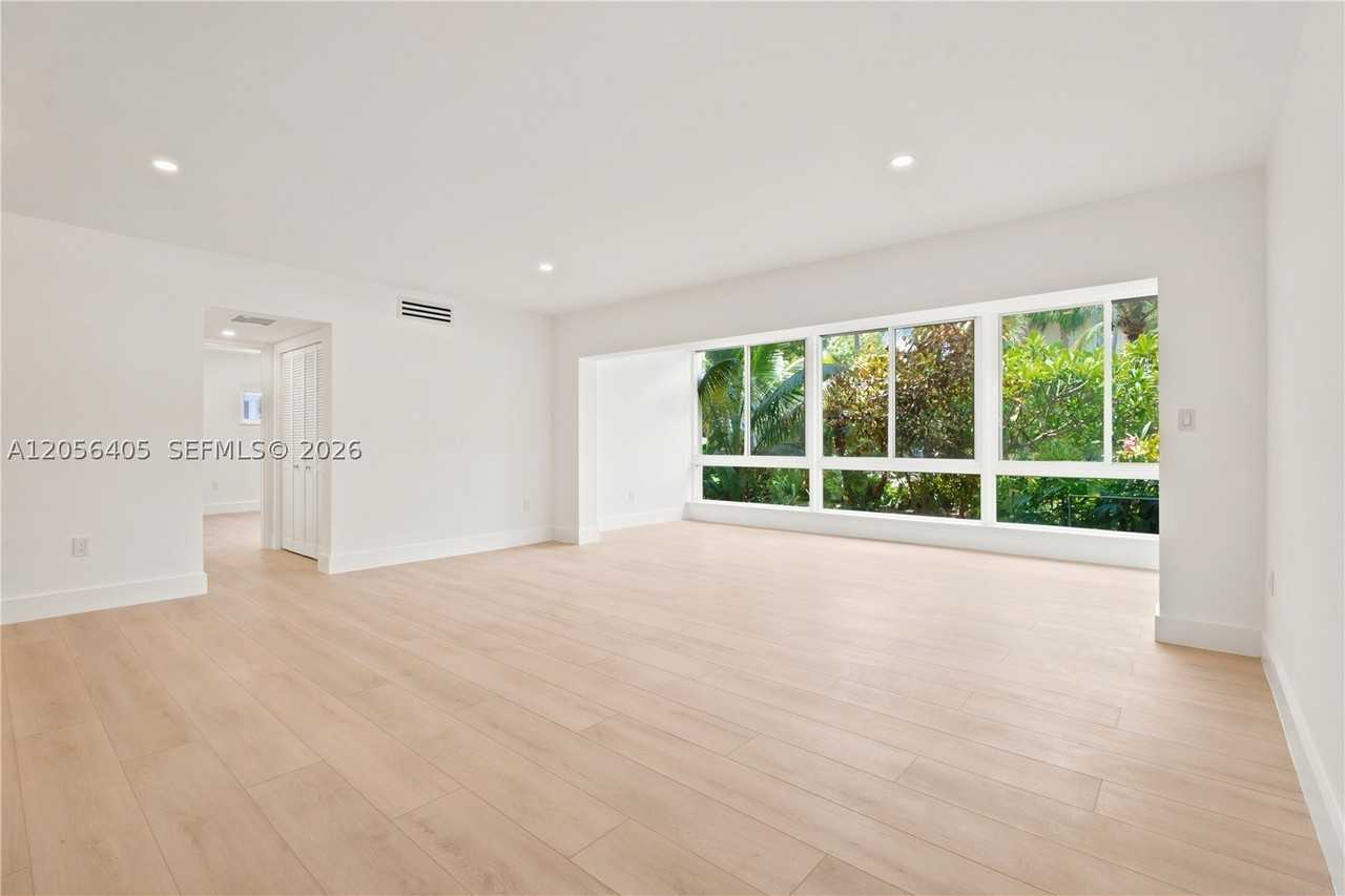 260 Sunrise Dr #E - Photo 3 of 18