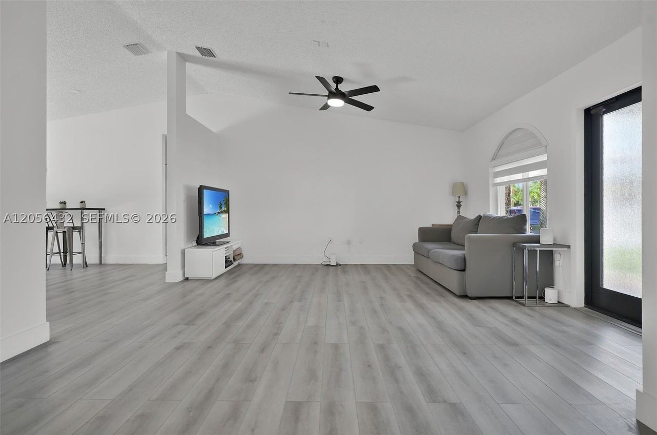 20791 Sw 129th Ct #0 - Photo 3 of 37
