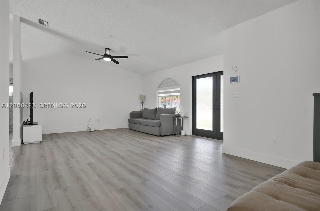 20791 Sw 129th Ct #0 - Photo 5 of 37