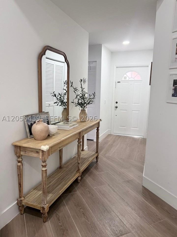 1285 Seagrape Cir - Photo 2 of 16