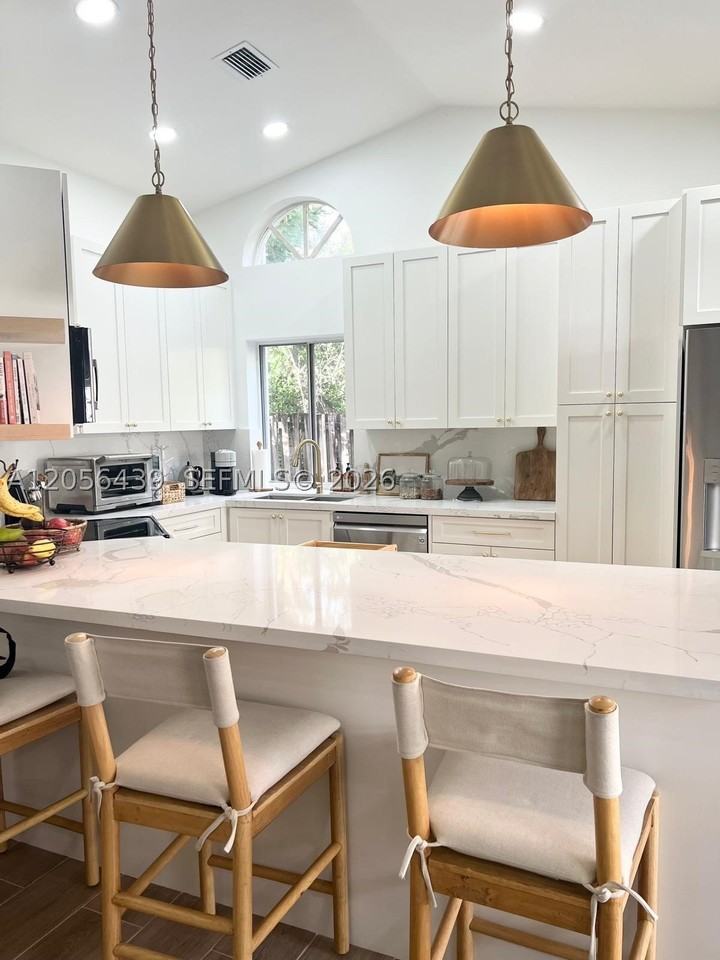 1285 Seagrape Cir - Photo 4 of 16