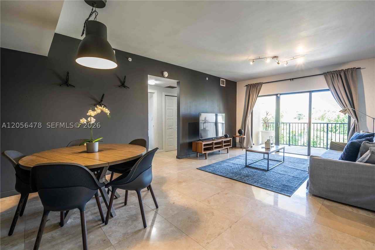 300 Majorca Ave - Photo 3 of 33