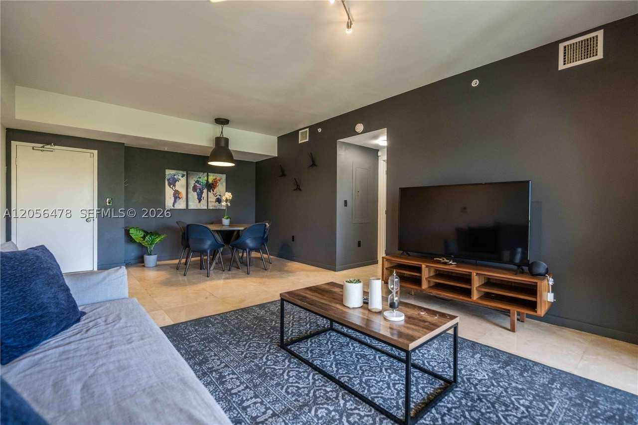 300 Majorca Ave - Photo 5 of 33