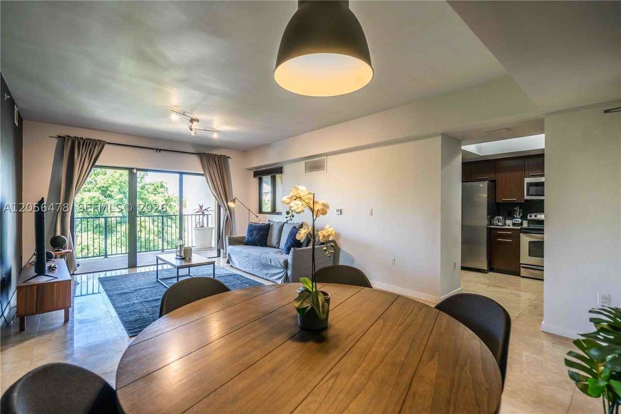 300 Majorca Ave - Photo 6 of 33
