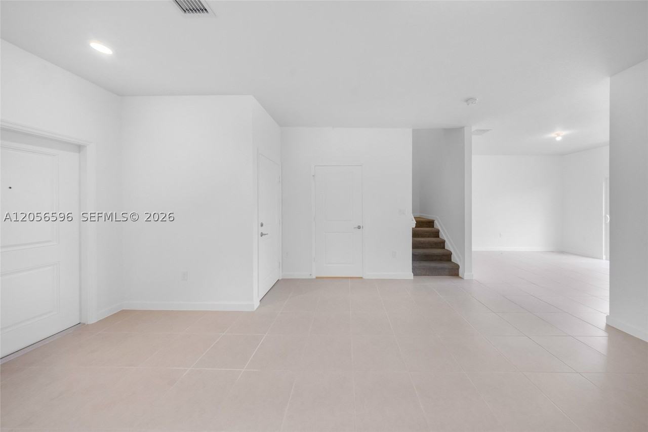 2567 Se 25th Dr #2567 - Photo 5 of 34