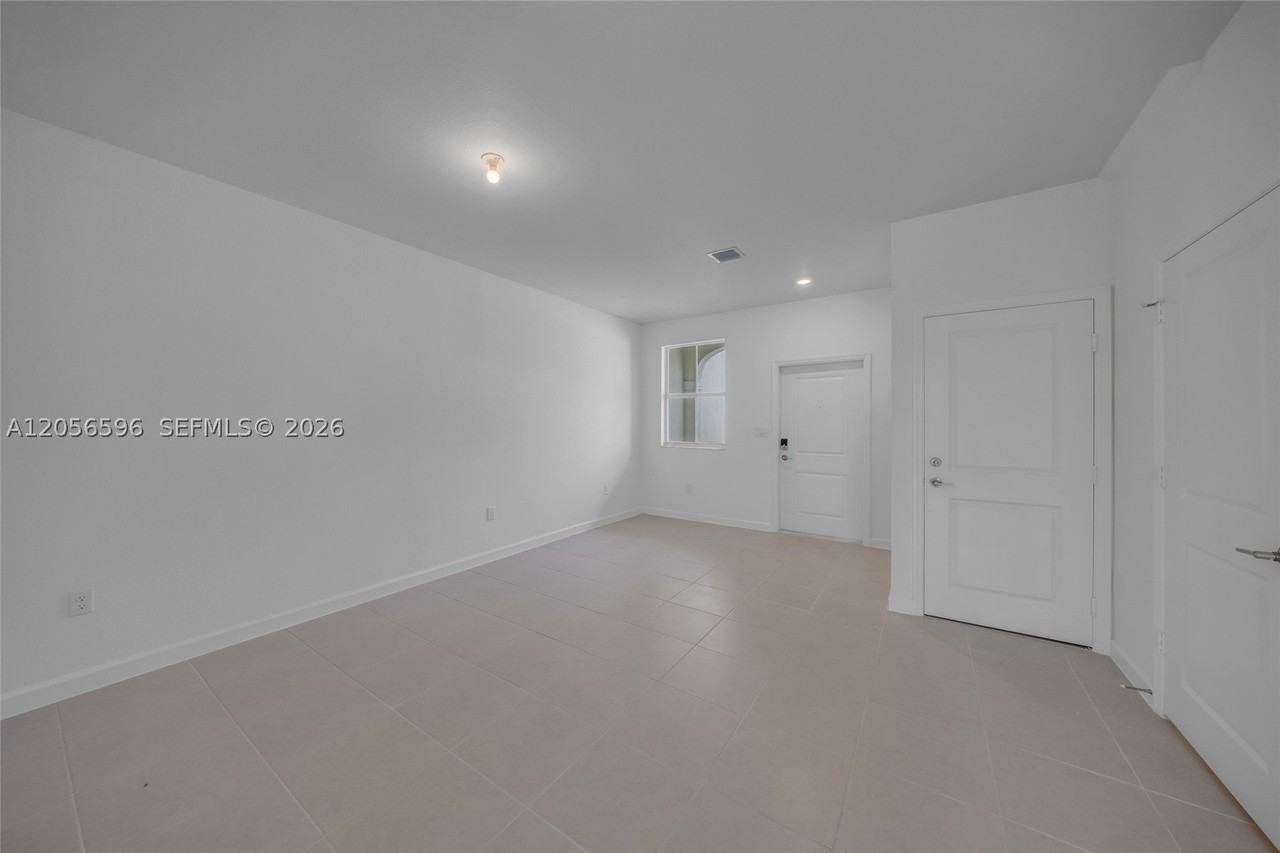 2567 Se 25th Dr #2567 - Photo 7 of 34