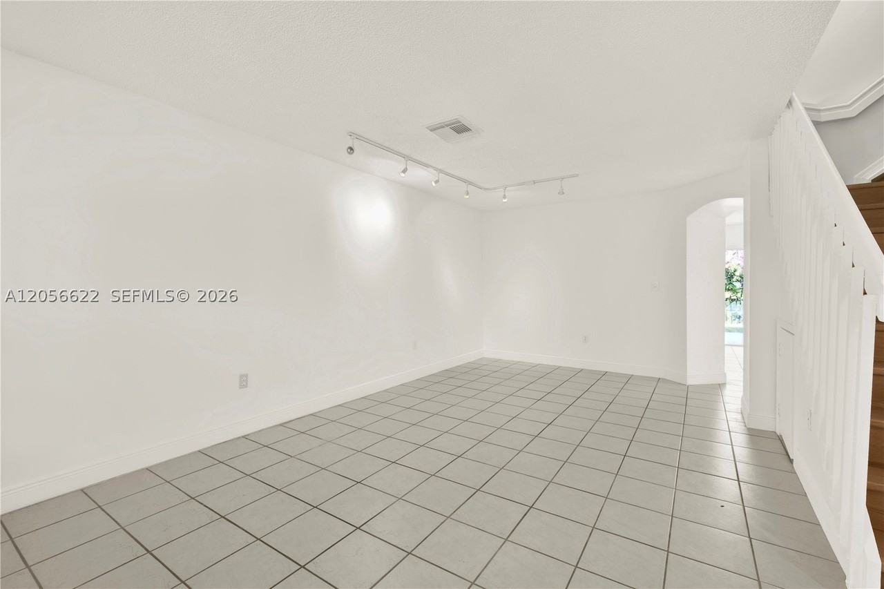 16301 Sw 100th Ter - Photo 5 of 33