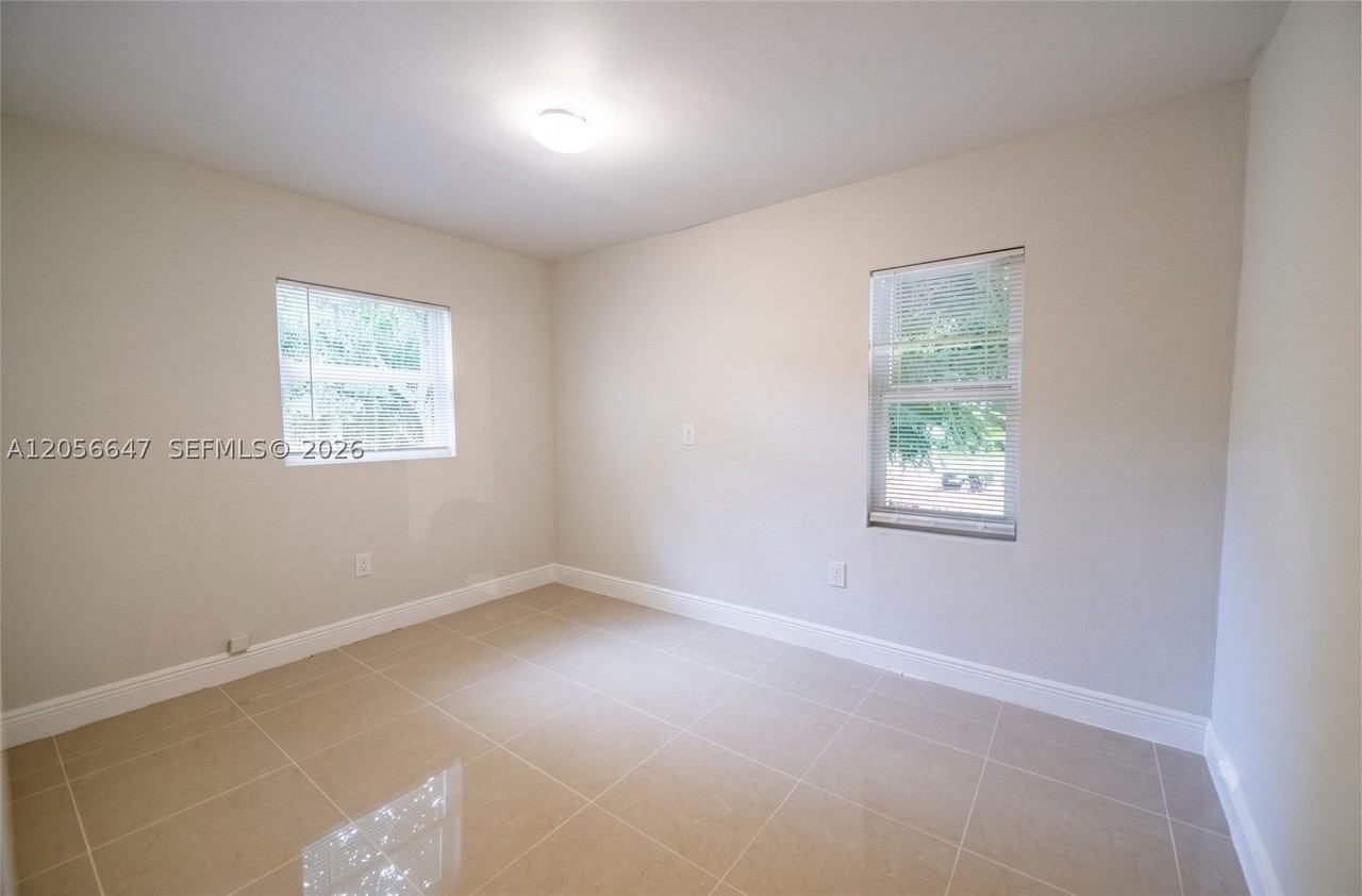 2241 Madison St - Photo 4 of 23