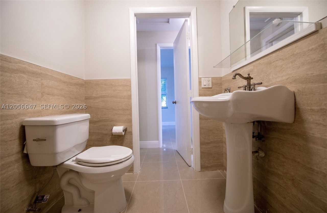 2241 Madison St - Photo 7 of 23