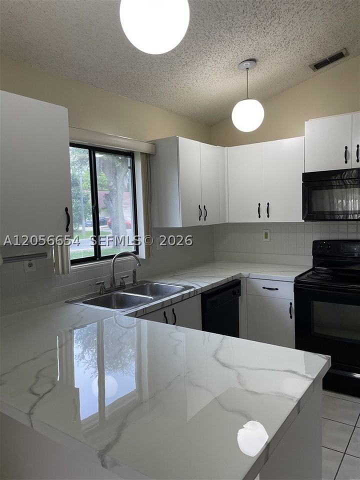 308 Bishop Rd - Photo 3 of 12