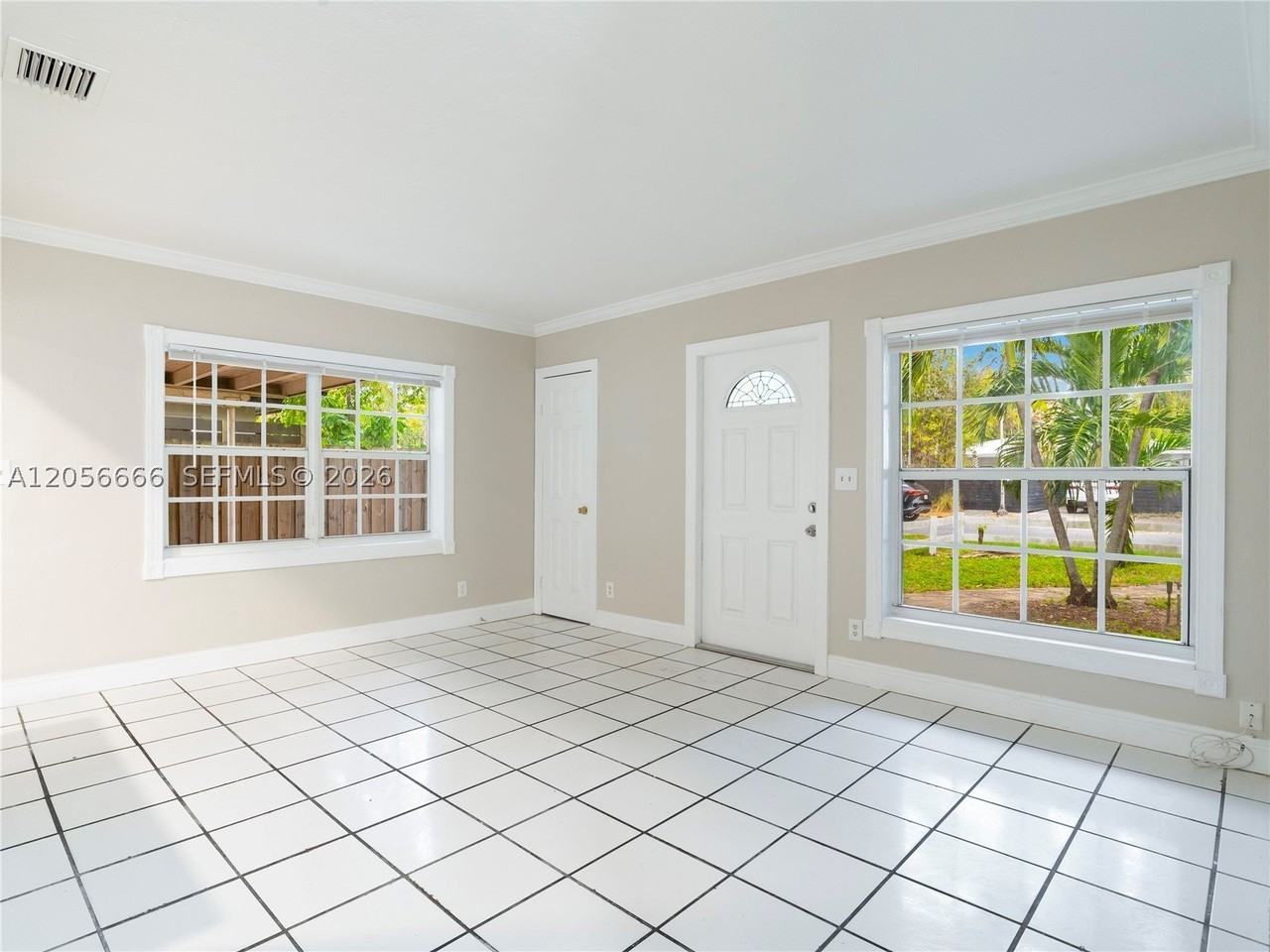 1125 Ne 10th Ave - Photo 3 of 14