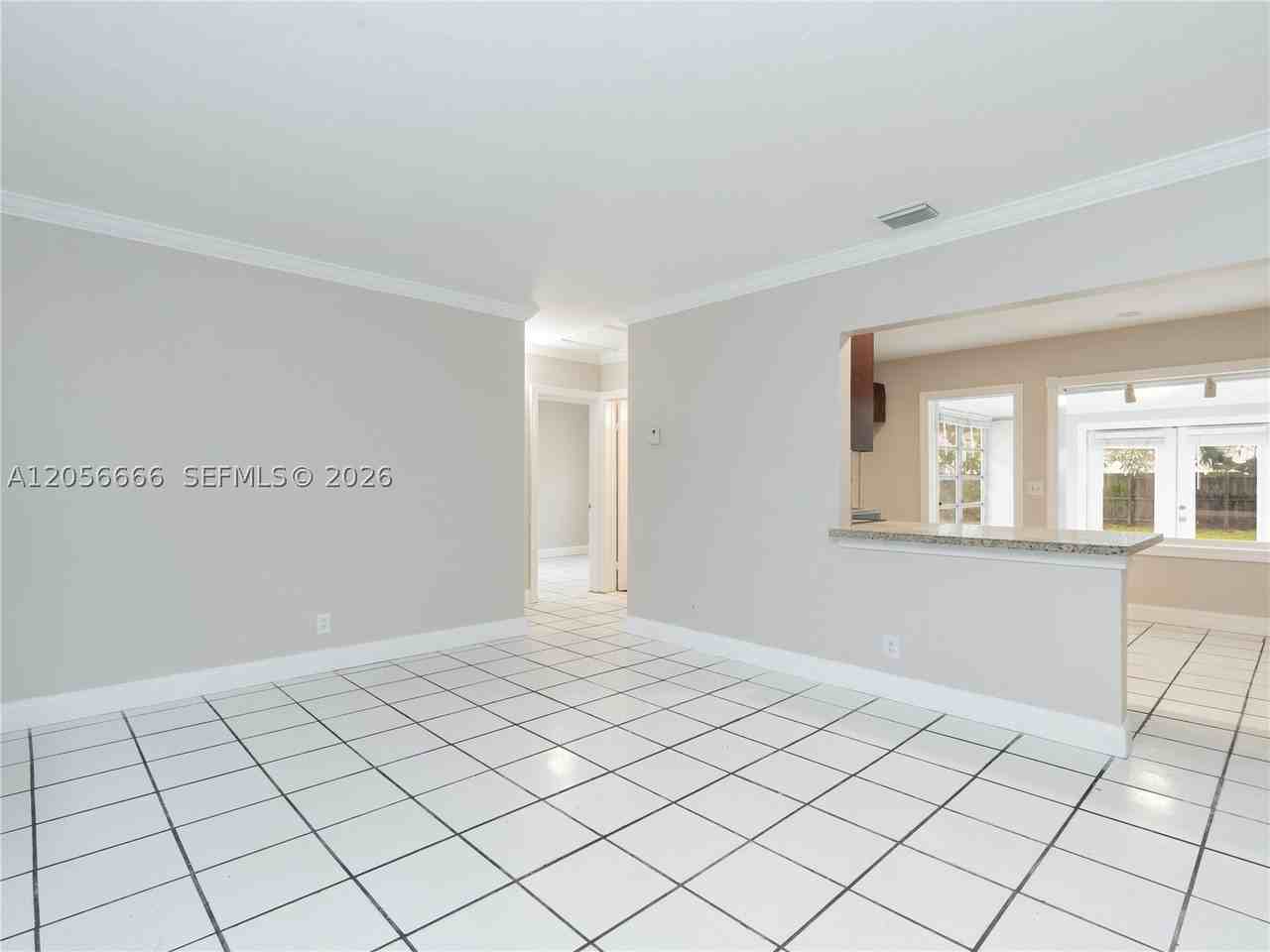 1125 Ne 10th Ave - Photo 4 of 14
