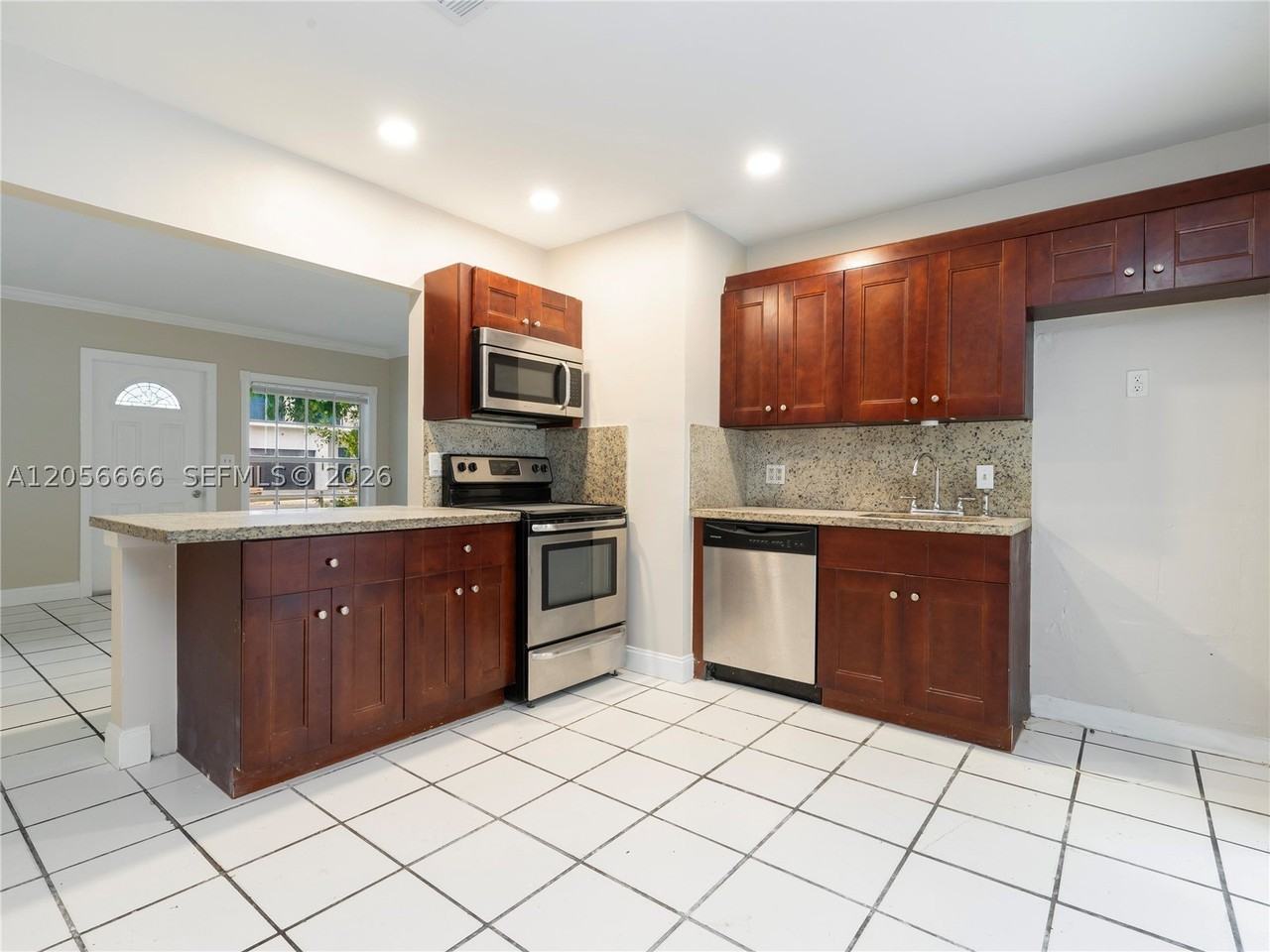 1125 Ne 10th Ave - Photo 7 of 14