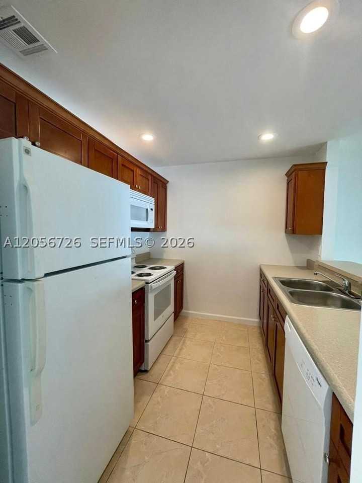 5020 Elmhurst Rd #B - Photo 4 of 24