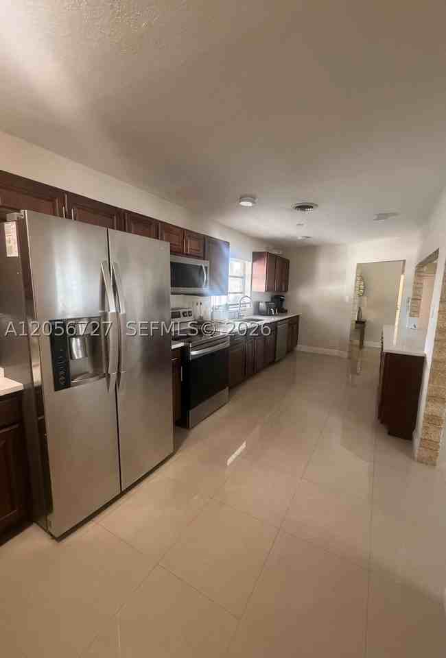 6790 Sw 10th Ct #6790 - Photo 3 of 10