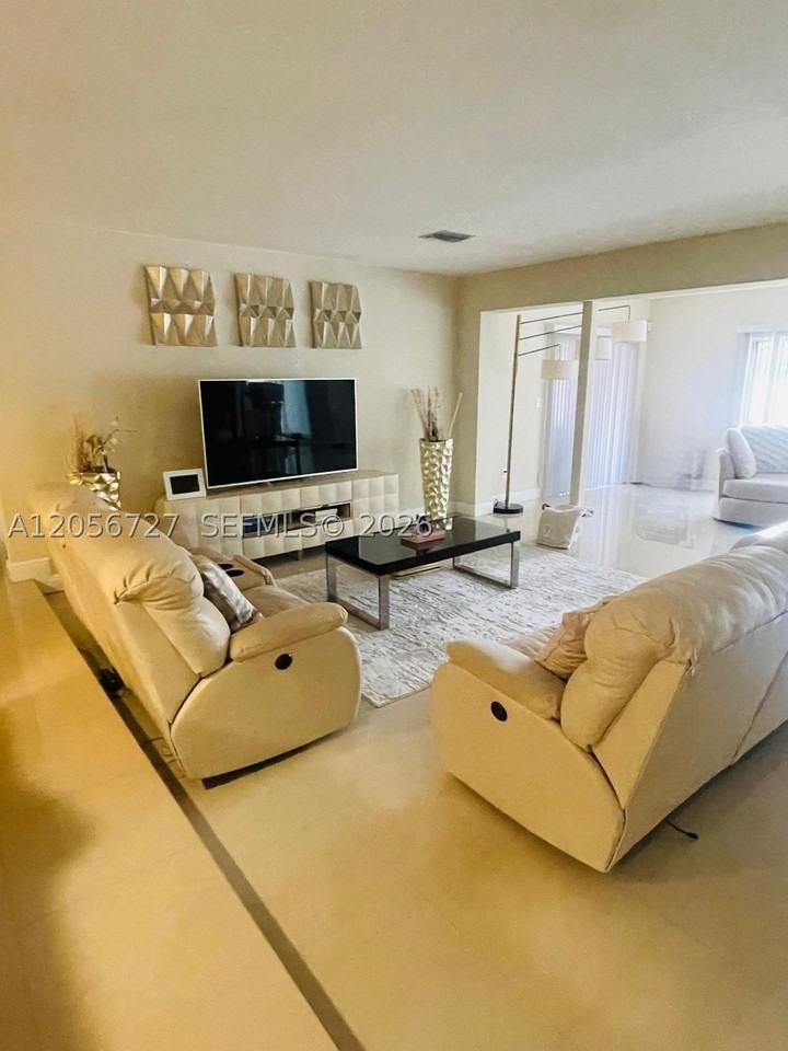 6790 Sw 10th Ct #6790 - Photo 4 of 10
