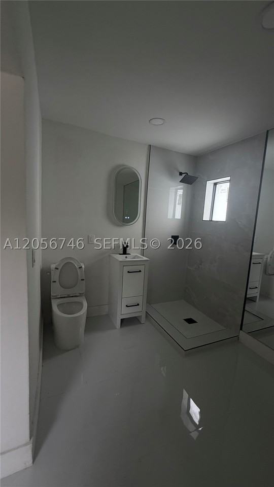 935 Sw 72nd Ave - Photo 7 of 14