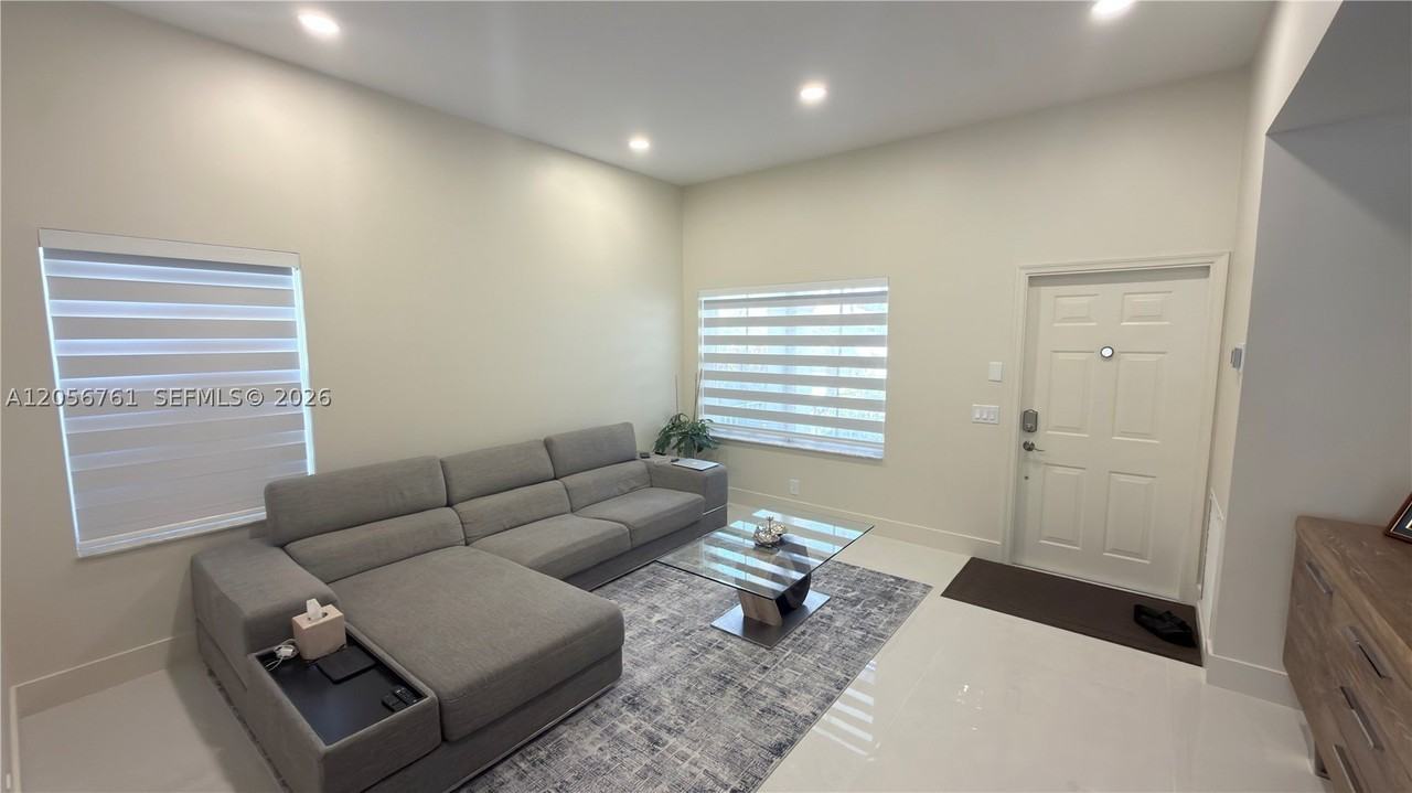 692 Maplewood Ct - Photo 2 of 15