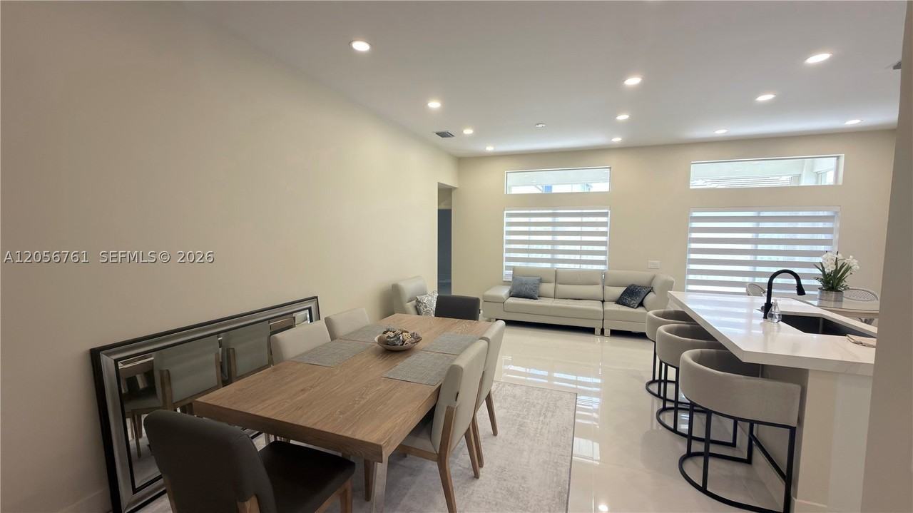 692 Maplewood Ct - Photo 3 of 15