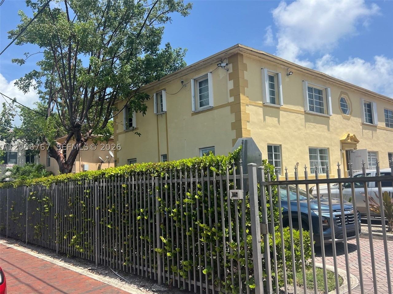 1326 Sw 6th St #10 - Photo 2 of 13