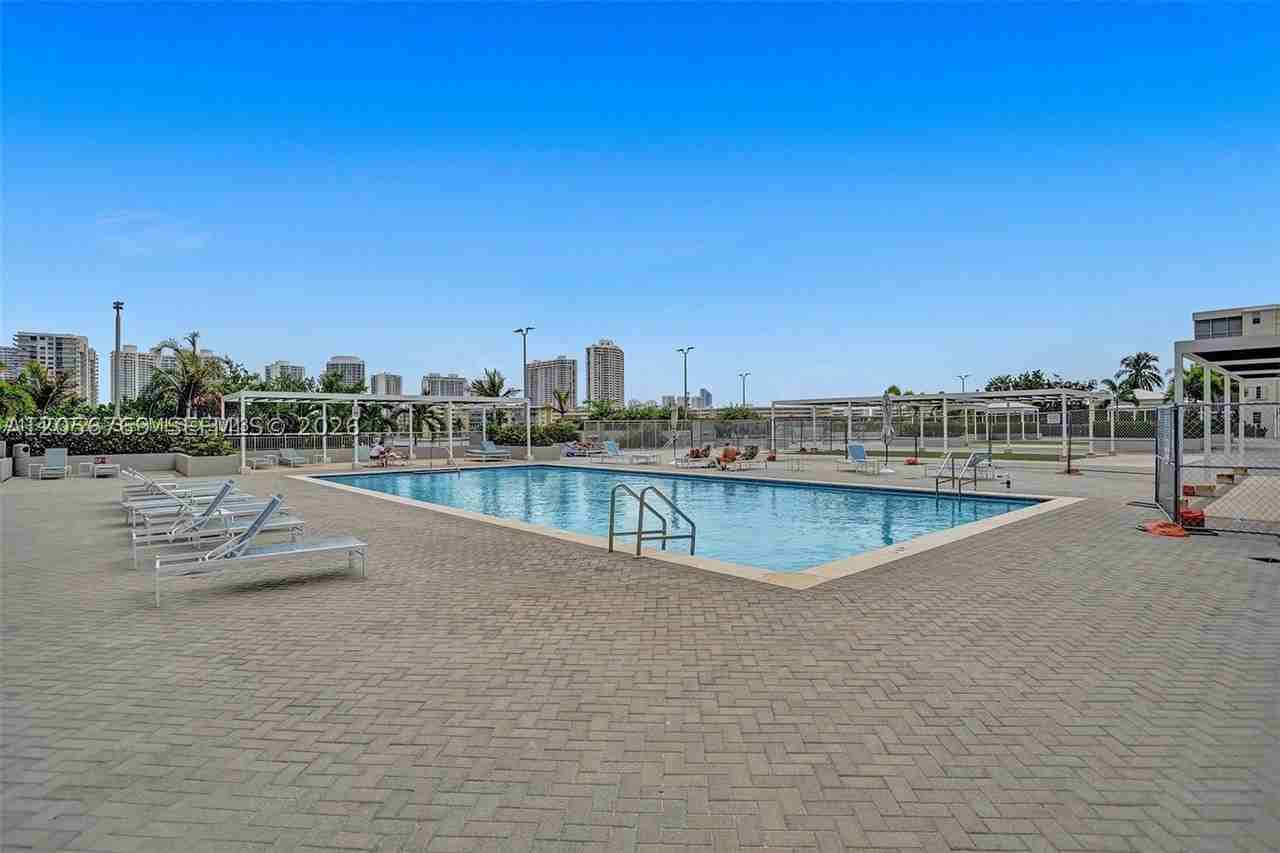 18041 Biscayne Blvd #803 - Photo 5 of 24