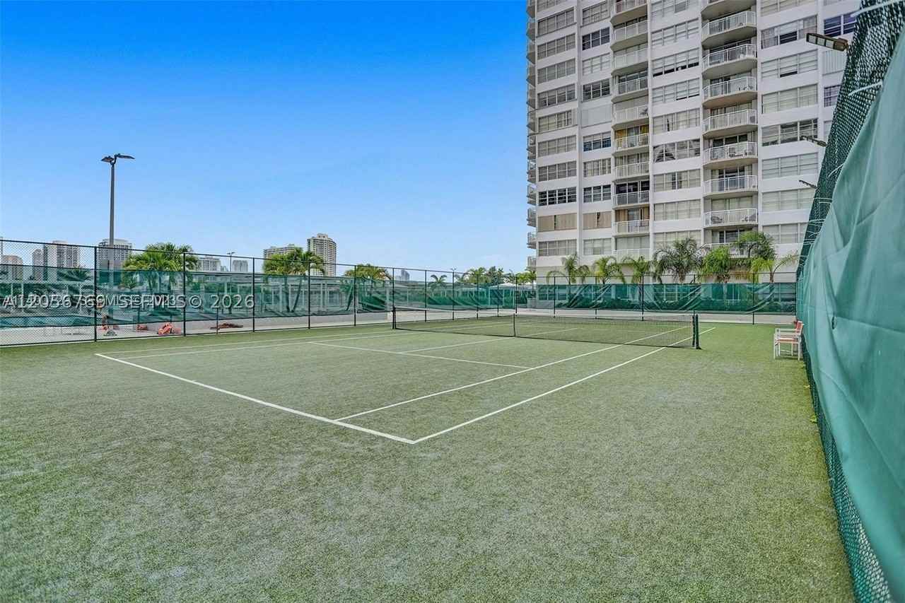 18041 Biscayne Blvd #803 - Photo 6 of 24