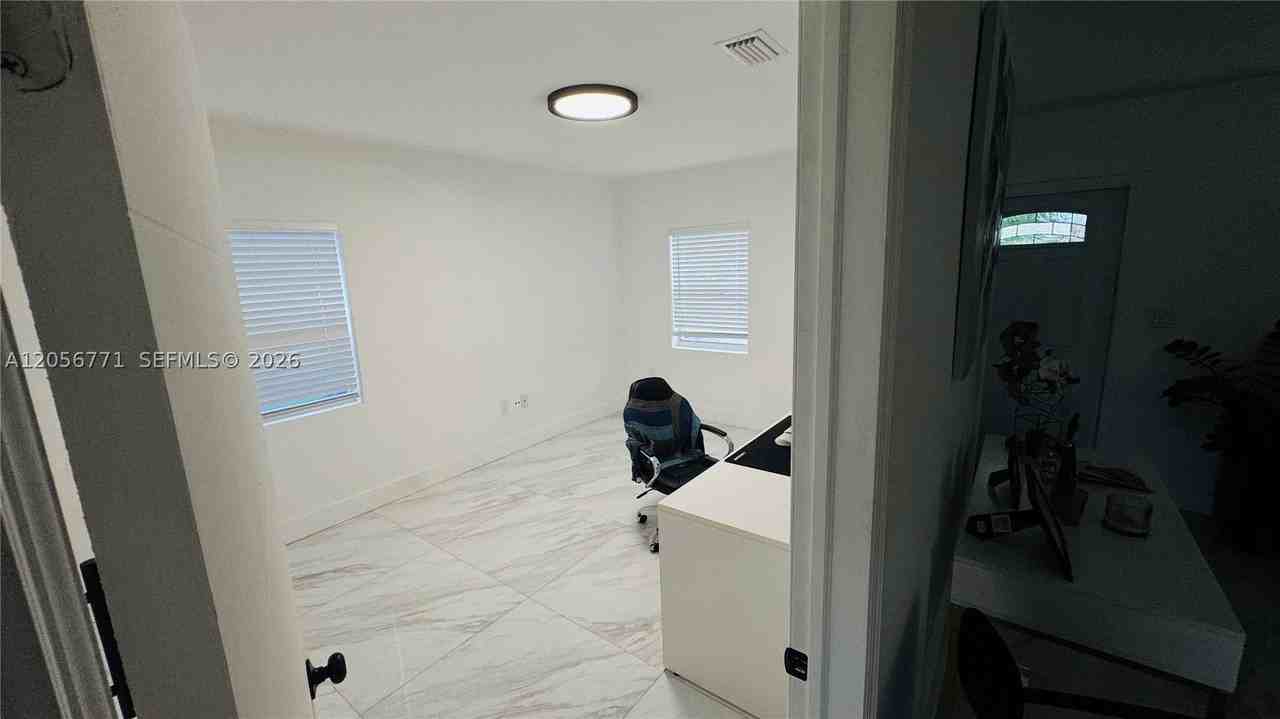 6212 Coral Way - Photo 7 of 10